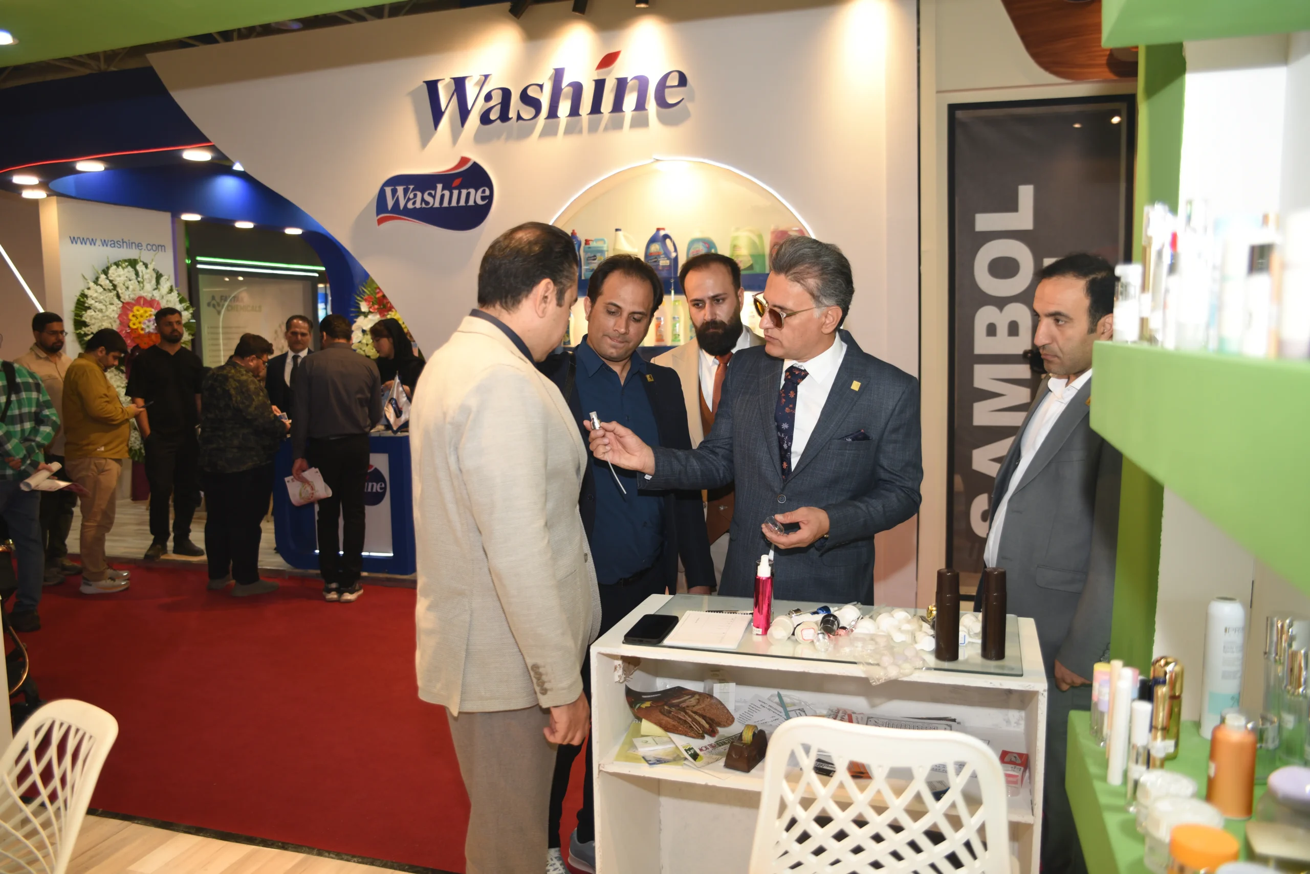 مشاوره تخصصی مدیریت فرگل تجارت به تولیدکنندگان در نمایشگاه